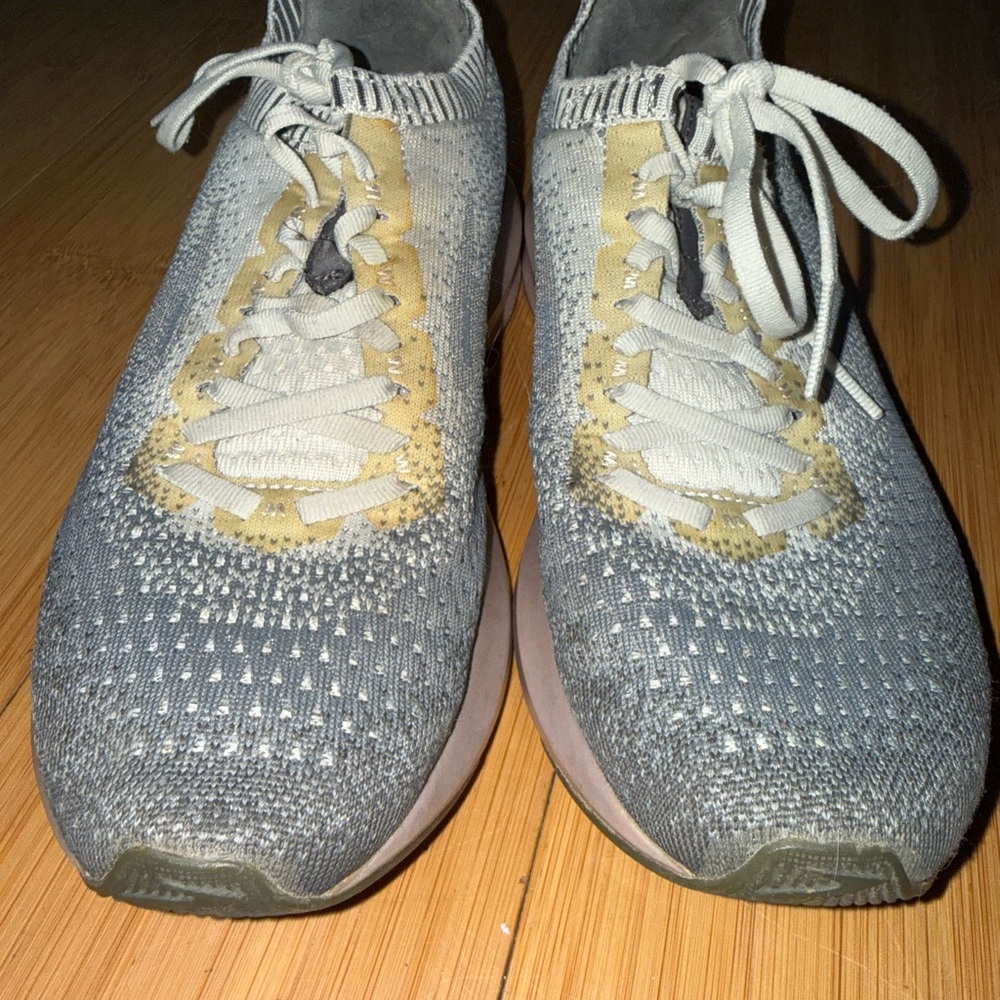 Brooks Levitate 2 - Women’s 9